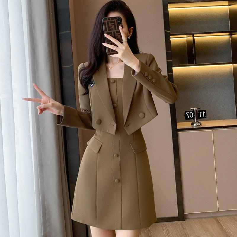 Coffee short suit jacket women's Spring and Autumn 2023 new suit dress with suspenders two-piece suit high sense.