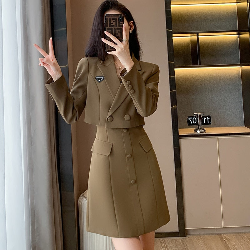 Coffee short suit jacket women's Spring and Autumn 2023 new suit dress with suspenders two-piece suit high sense.